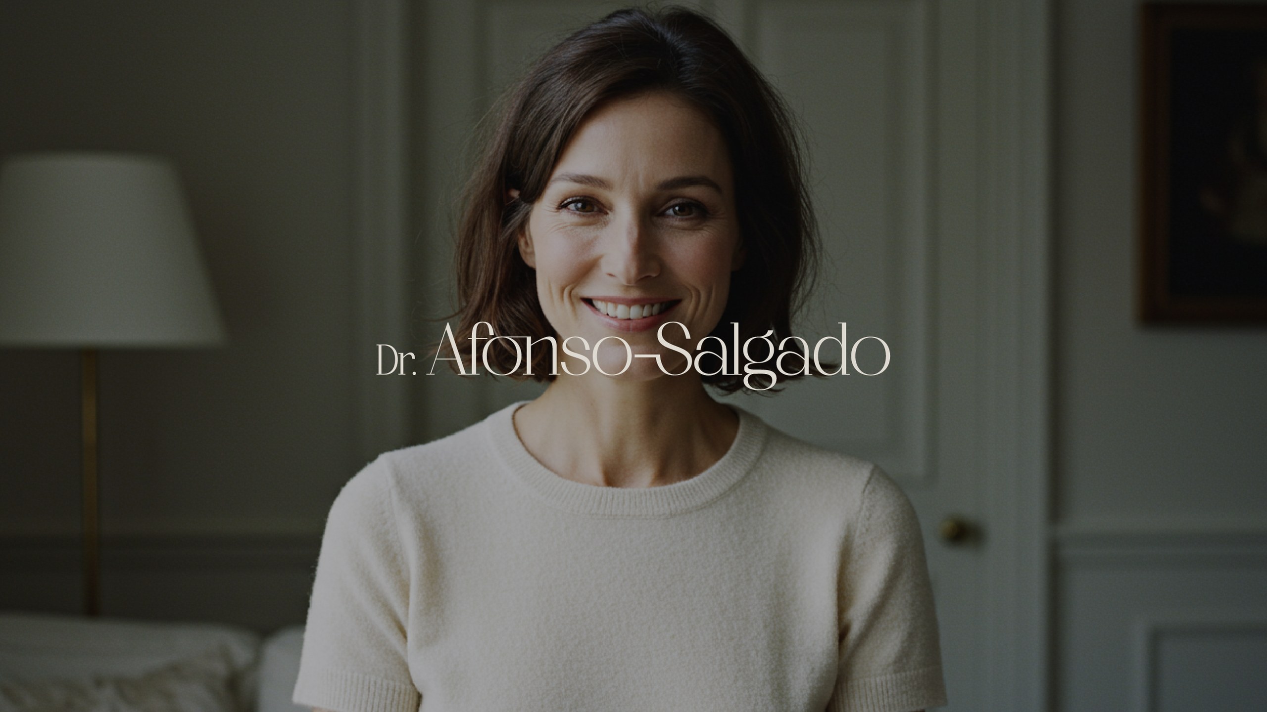 Dr. Afonso Salgado em seu consultório